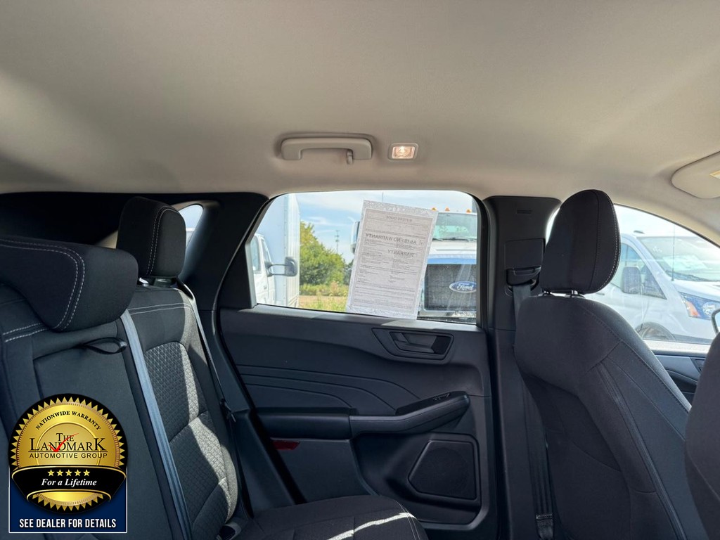 Ford Escape Vehicle Full-screen Gallery Image 14