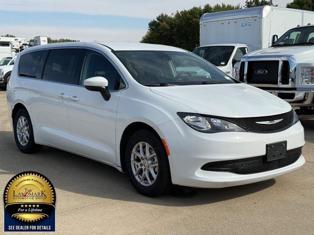 Chrysler Voyager Vehicle Full-screen Gallery Image 3