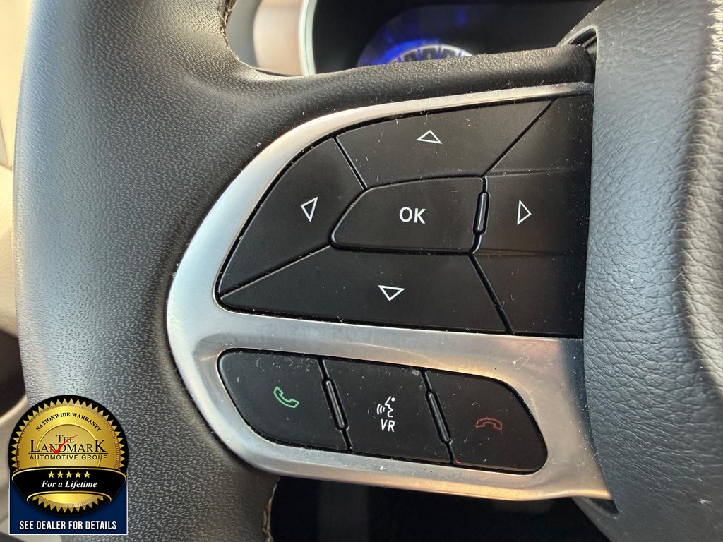 Chrysler Voyager Vehicle Full-screen Gallery Image 10