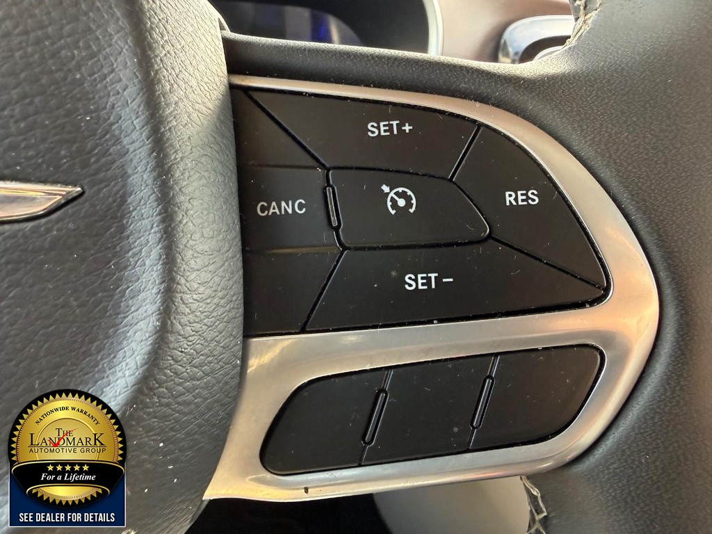 Chrysler Voyager Vehicle Full-screen Gallery Image 11