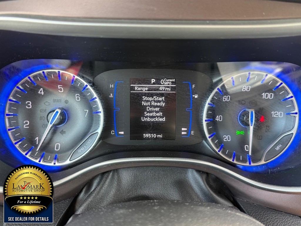 Chrysler Voyager Vehicle Full-screen Gallery Image 12