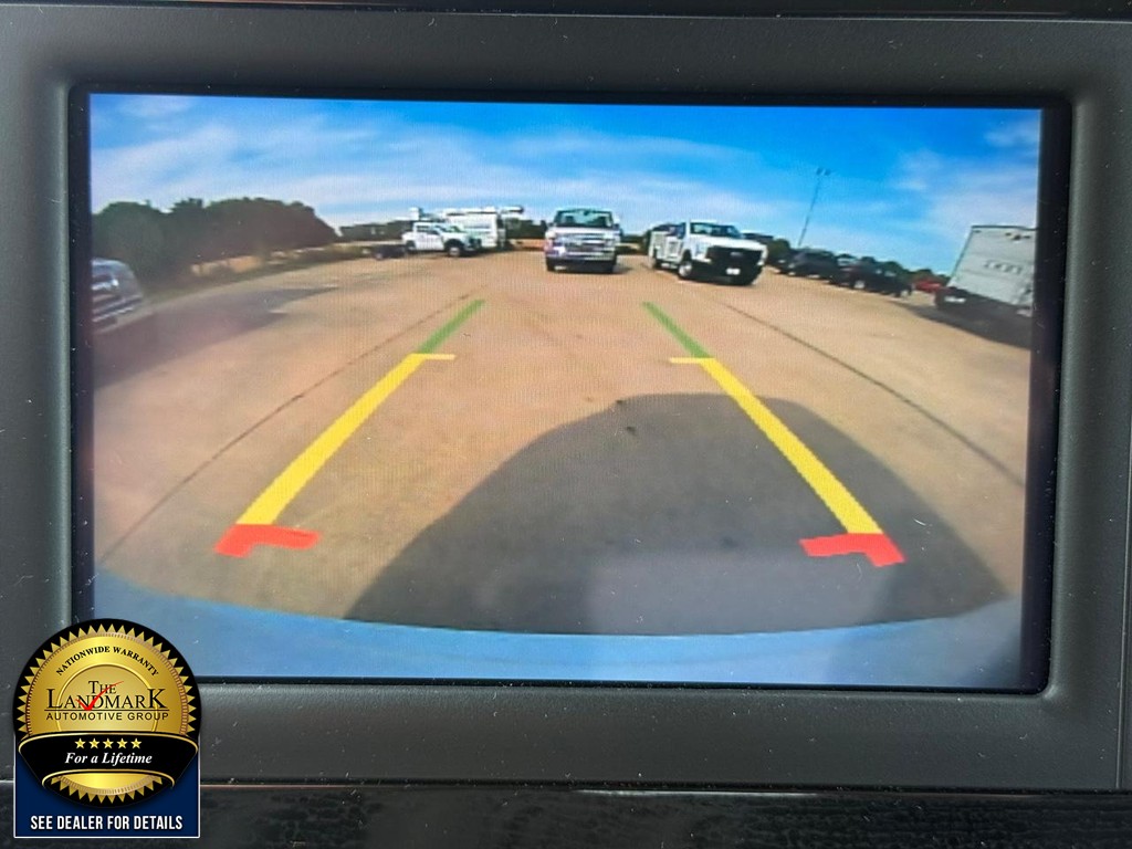 Chrysler Voyager Vehicle Full-screen Gallery Image 13