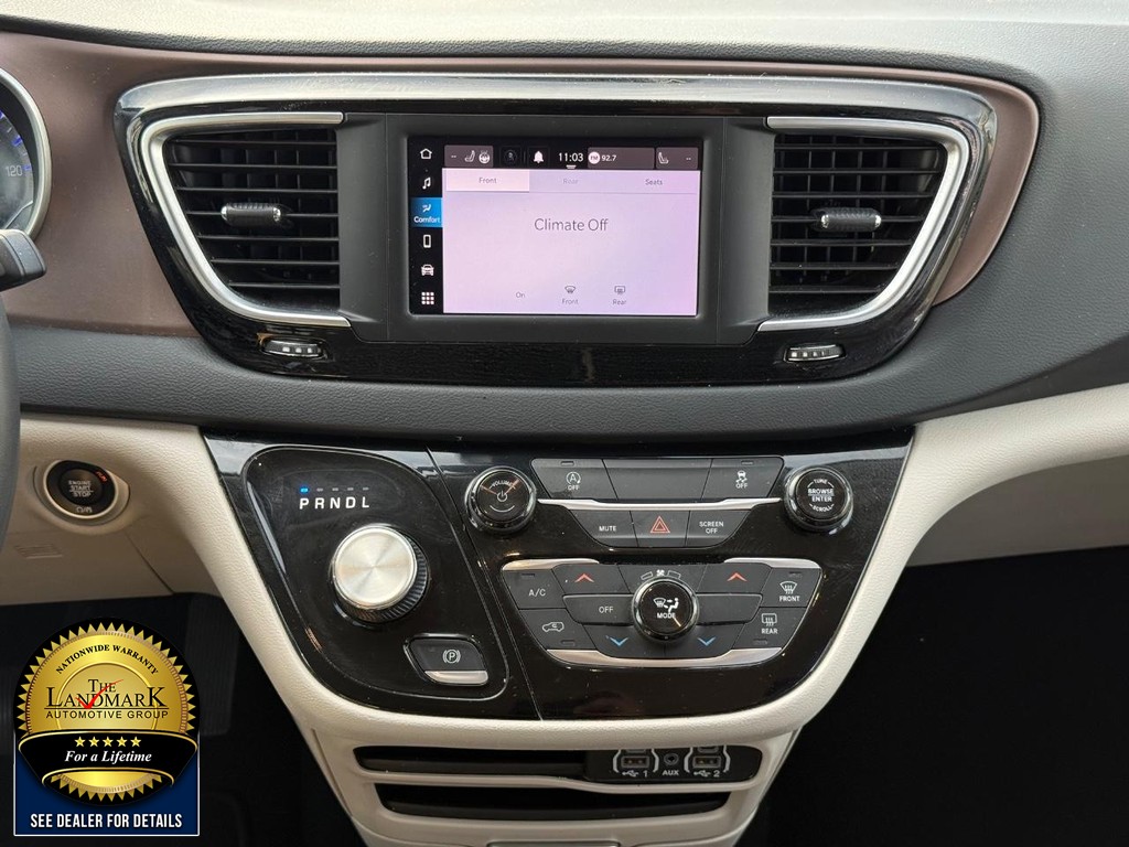 Chrysler Voyager Vehicle Full-screen Gallery Image 19