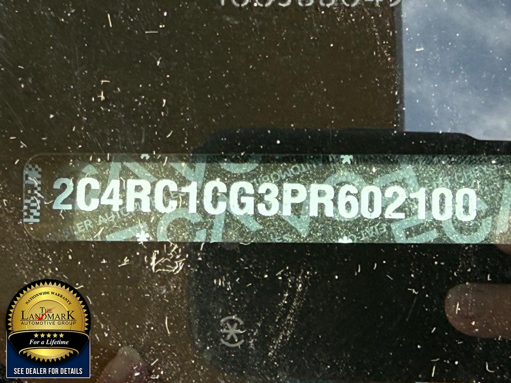 Chrysler Voyager Vehicle Full-screen Gallery Image 23