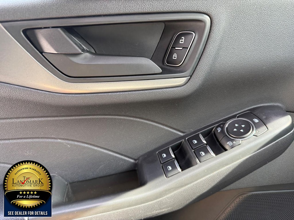 Ford Escape Vehicle Full-screen Gallery Image 08