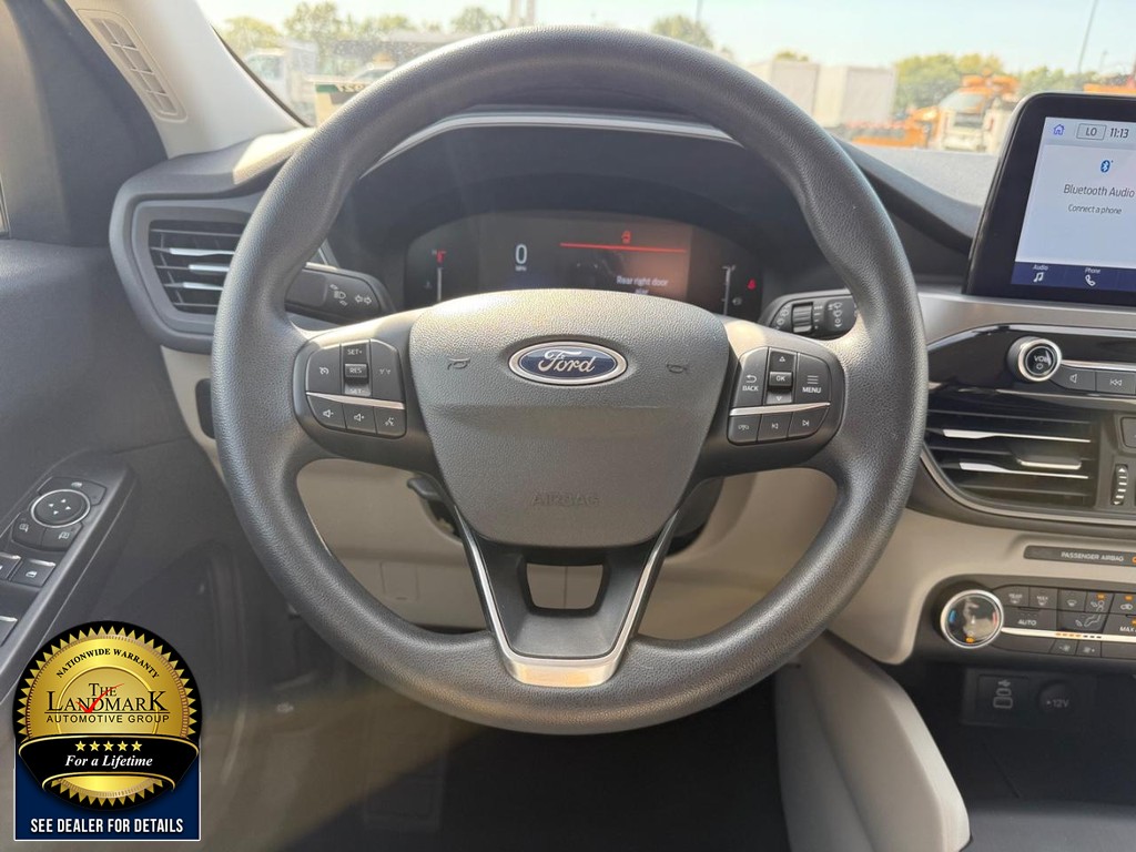 Ford Escape Vehicle Full-screen Gallery Image 16