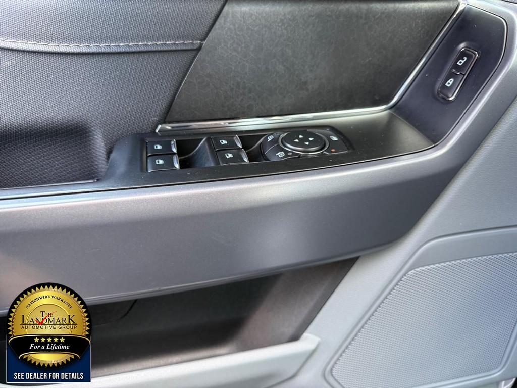 Ford F-150 Vehicle Full-screen Gallery Image 8