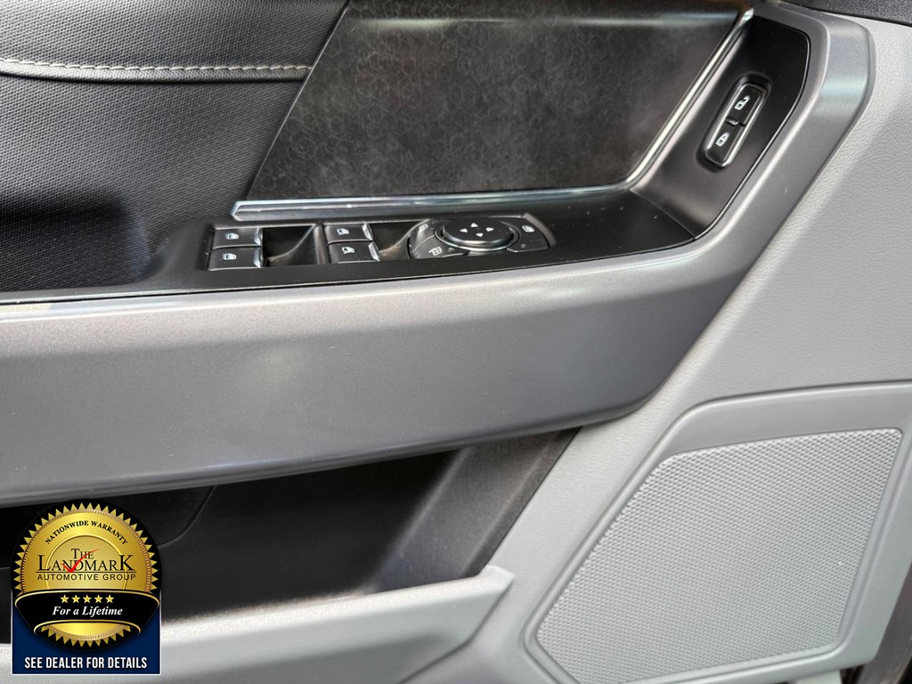 Ford F-150 Vehicle Full-screen Gallery Image 8