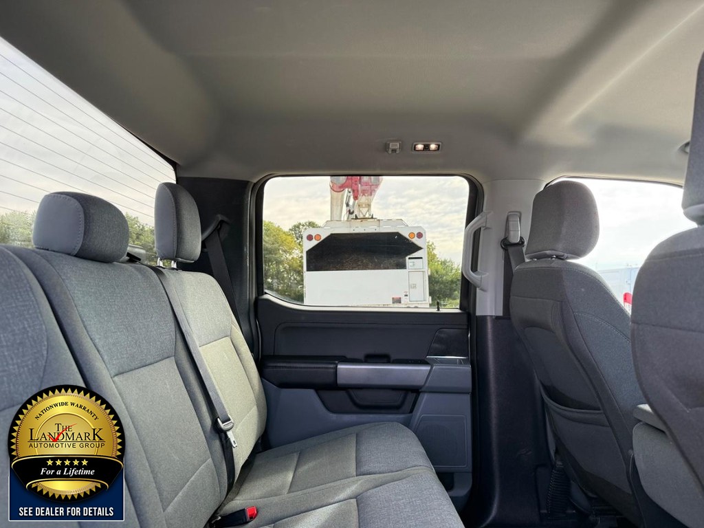 Ford F-150 Vehicle Full-screen Gallery Image 14