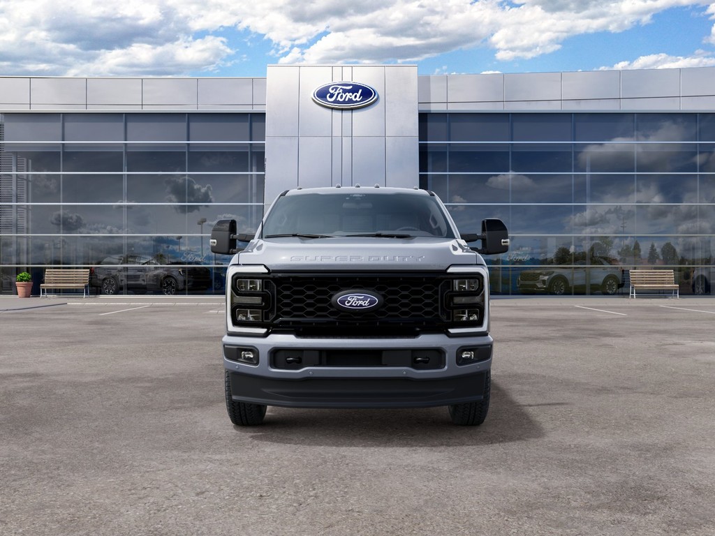 Ford F-250SD Vehicle Full-screen Gallery Image 3