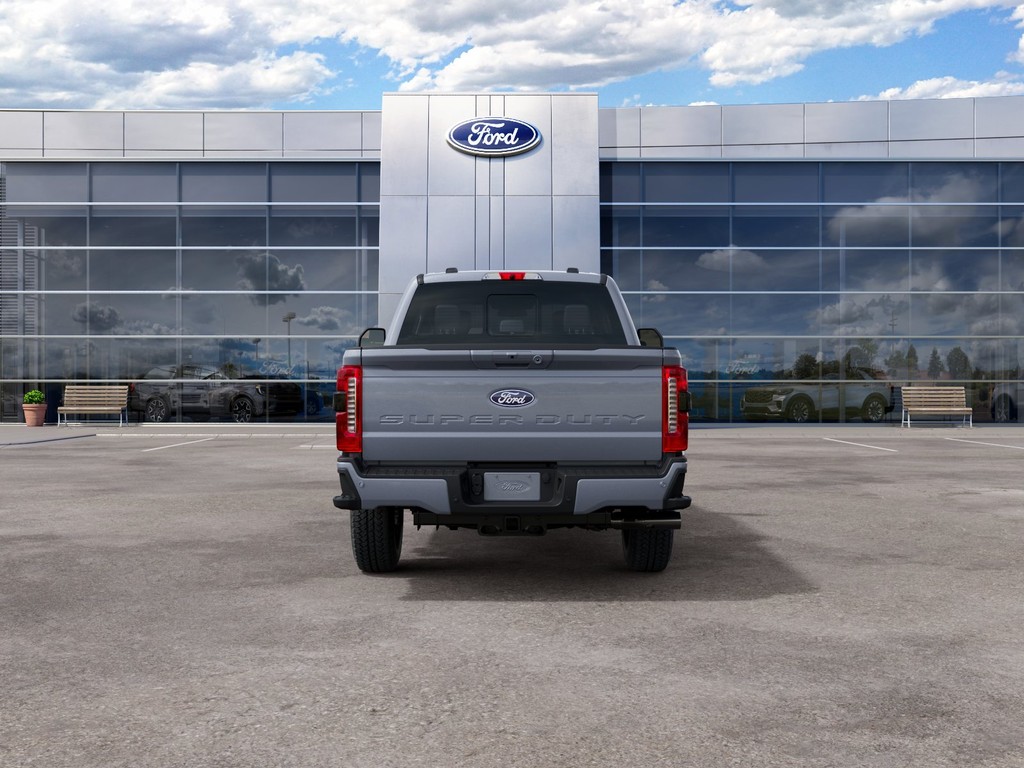 Ford F-250SD Vehicle Full-screen Gallery Image 7