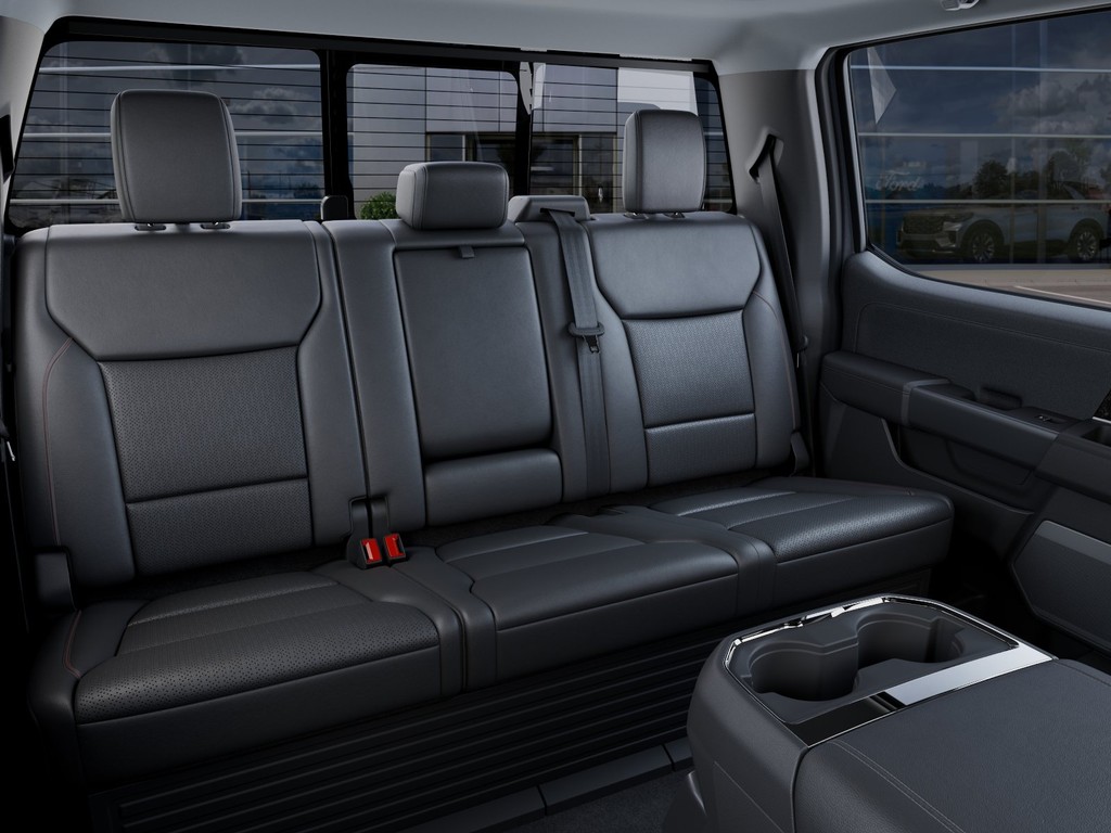 Ford F-250SD Vehicle Full-screen Gallery Image 11