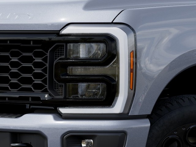 Ford F-250SD Vehicle Full-screen Gallery Image 18