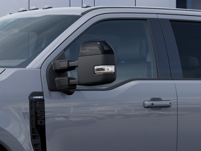 Ford F-250SD Vehicle Full-screen Gallery Image 20