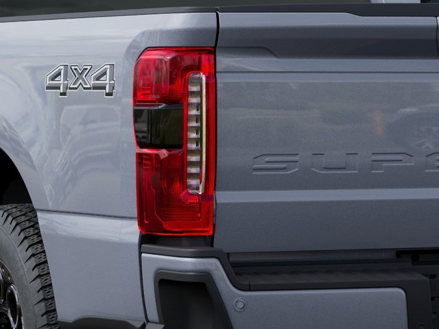 Ford F-250SD Vehicle Full-screen Gallery Image 21