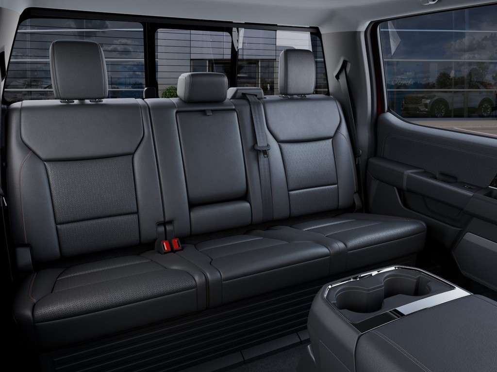 Ford F-250SD Vehicle Full-screen Gallery Image 11