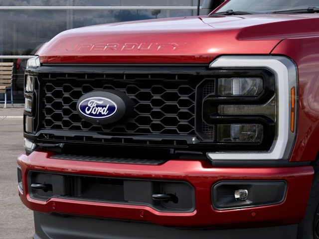 Ford F-250SD Vehicle Full-screen Gallery Image 17