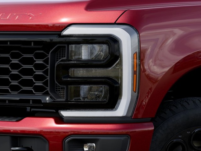 Ford F-250SD Vehicle Full-screen Gallery Image 18
