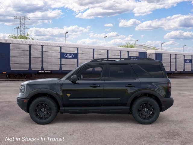 Ford Bronco Sport Vehicle Full-screen Gallery Image 3