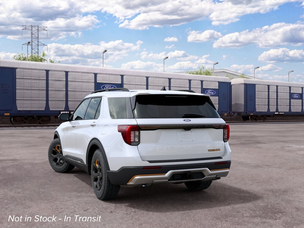 Ford Explorer Vehicle Full-screen Gallery Image 8