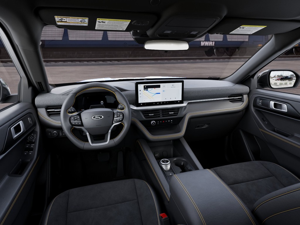 Ford Explorer Vehicle Full-screen Gallery Image 9