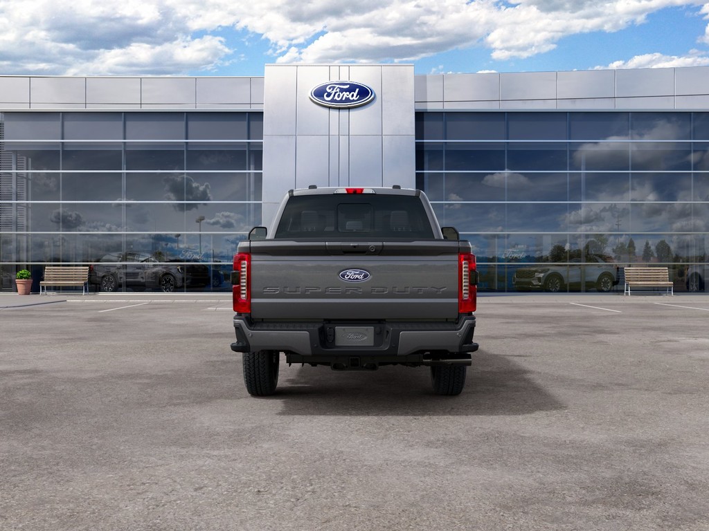 Ford F-250SD Vehicle Full-screen Gallery Image 7