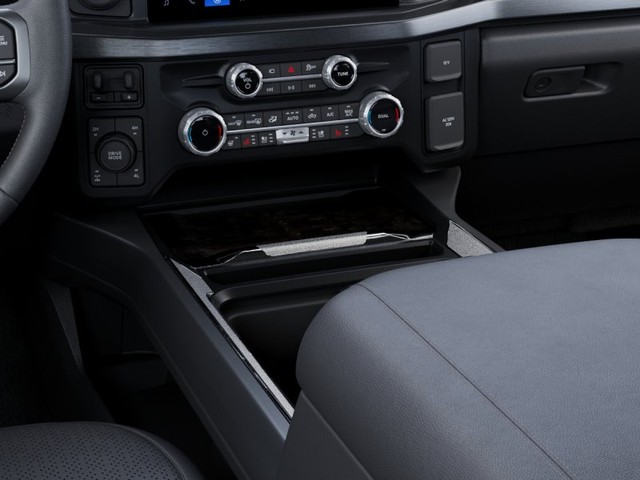 Ford F-250SD Vehicle Full-screen Gallery Image 15
