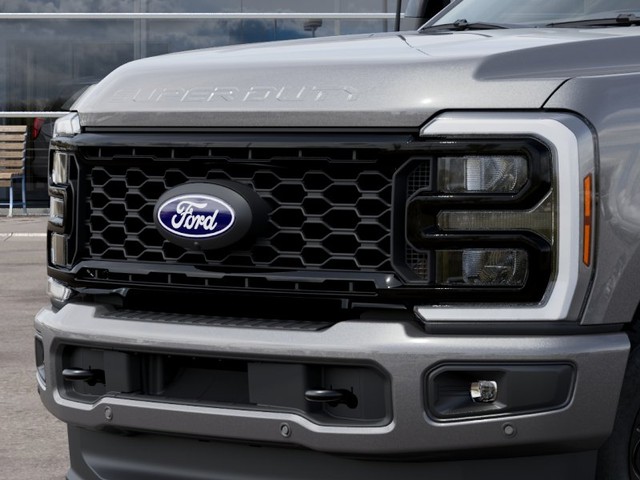 Ford F-250SD Vehicle Full-screen Gallery Image 17