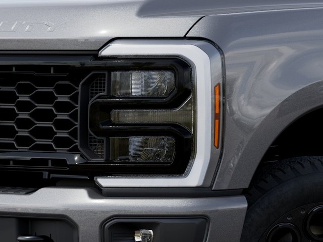 Ford F-250SD Vehicle Full-screen Gallery Image 18