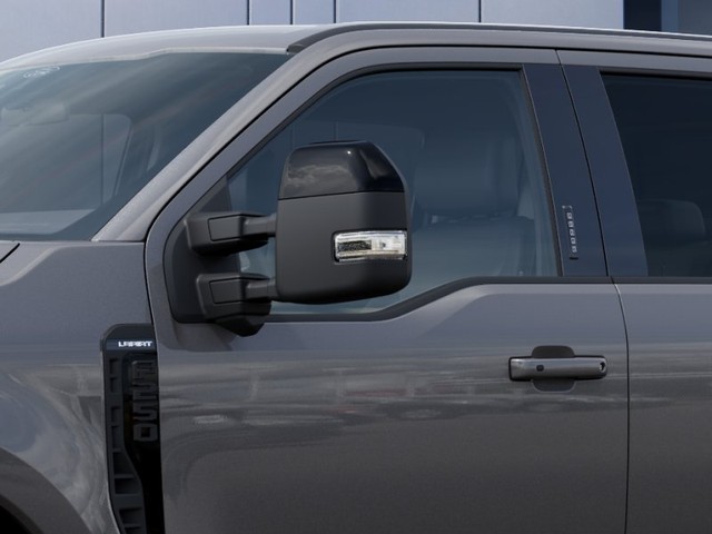 Ford F-250SD Vehicle Full-screen Gallery Image 20