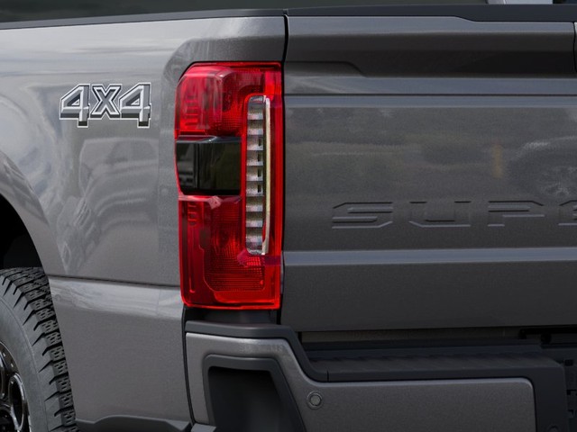 Ford F-250SD Vehicle Full-screen Gallery Image 21