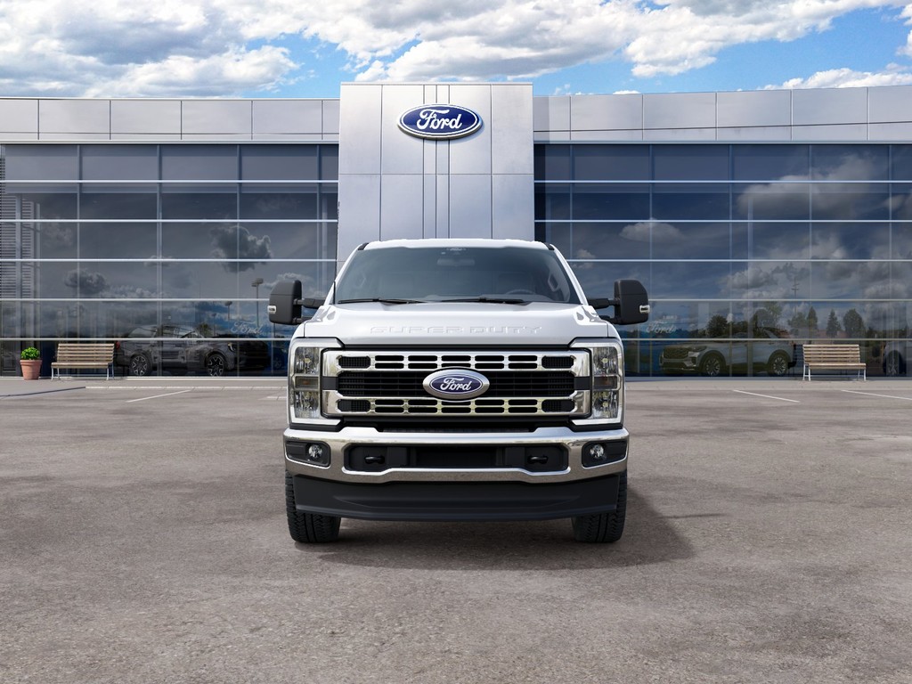 Ford F-350SD Vehicle Full-screen Gallery Image 3