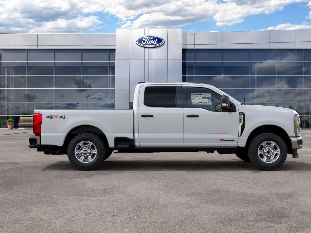 Ford F-350SD Vehicle Full-screen Gallery Image 5