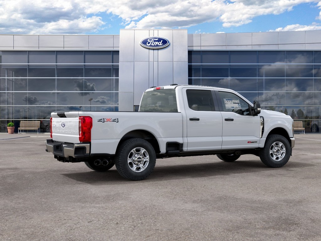 Ford F-350SD Vehicle Full-screen Gallery Image 6