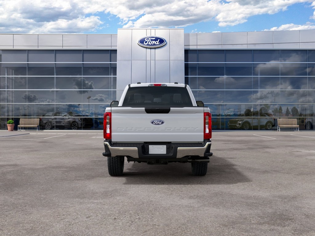 Ford F-350SD Vehicle Full-screen Gallery Image 7