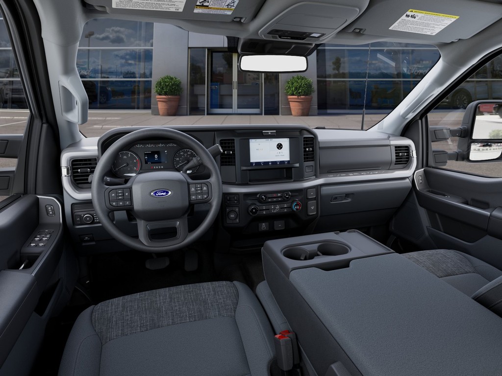 Ford F-350SD Vehicle Full-screen Gallery Image 9