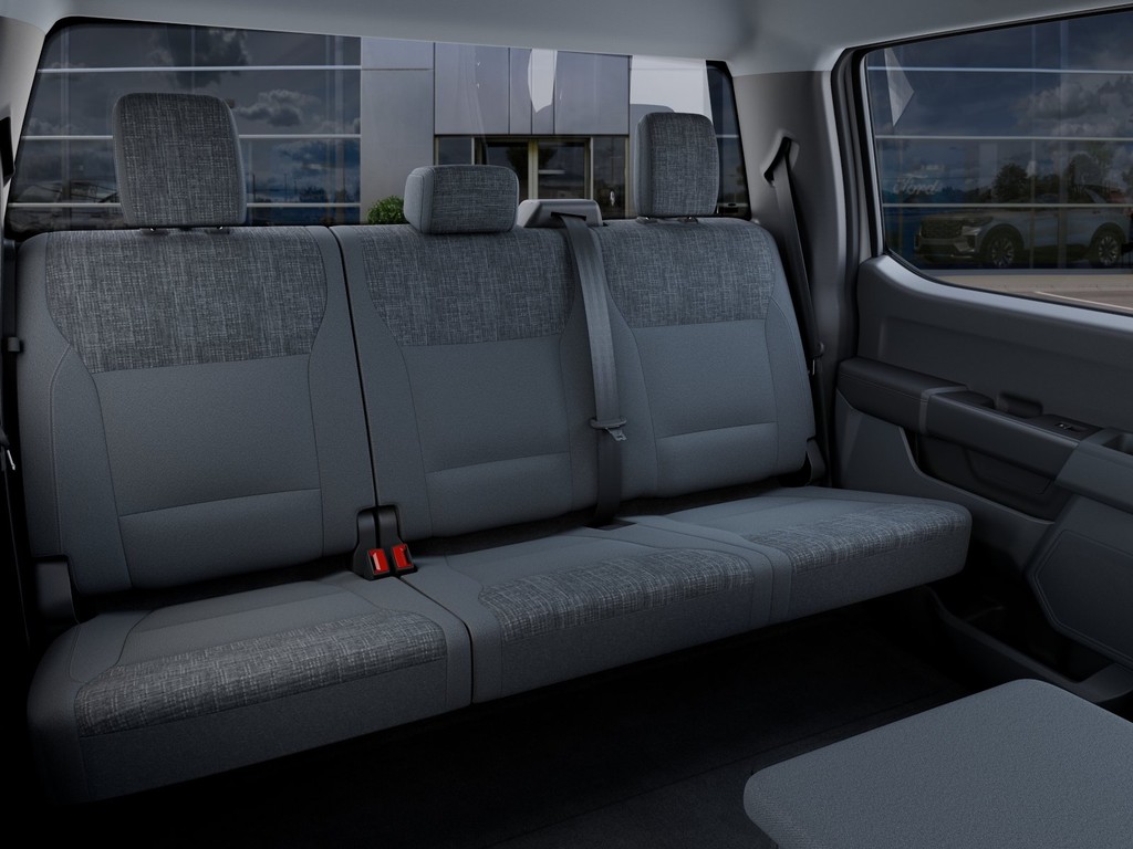 Ford F-350SD Vehicle Full-screen Gallery Image 11