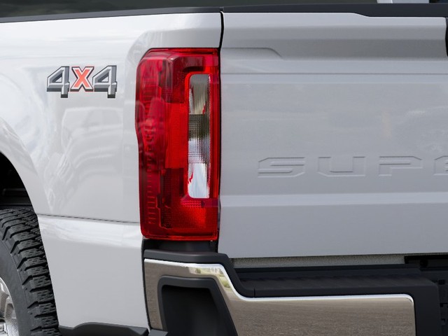 Ford F-350SD Vehicle Full-screen Gallery Image 21