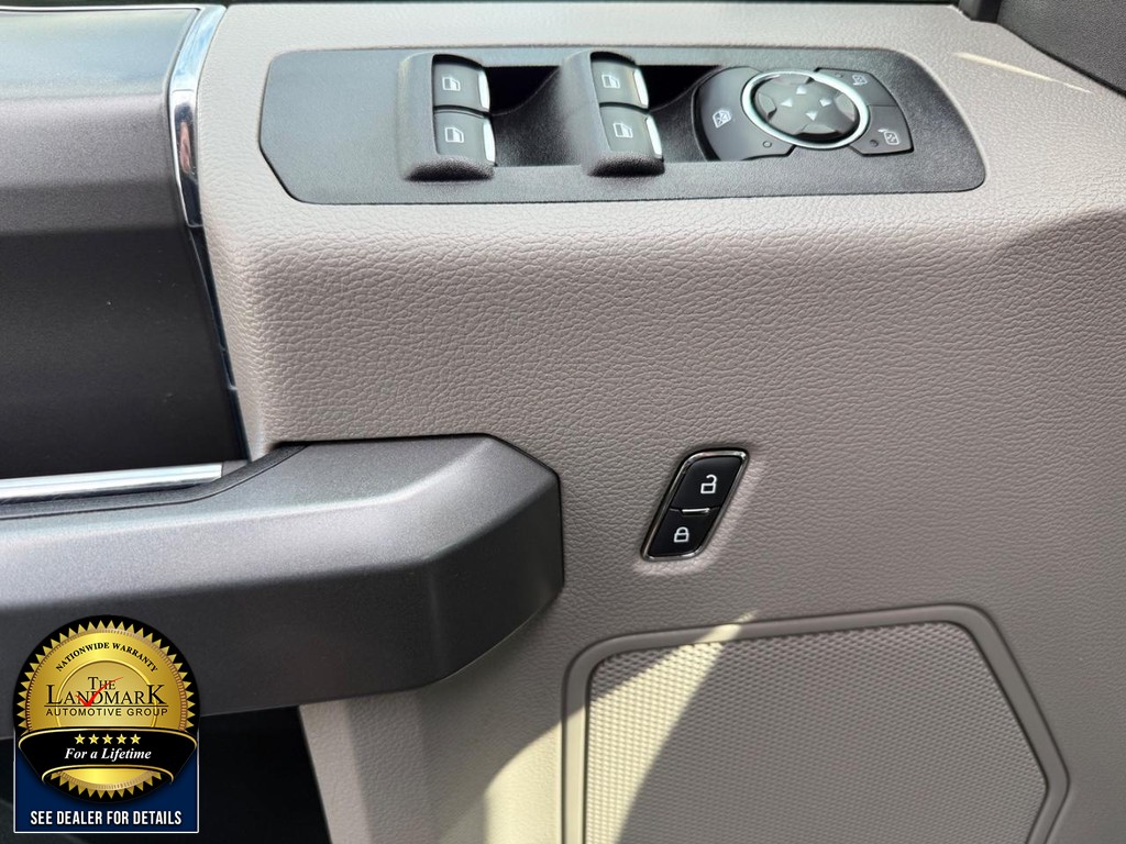 Ford F-150 Vehicle Full-screen Gallery Image 8