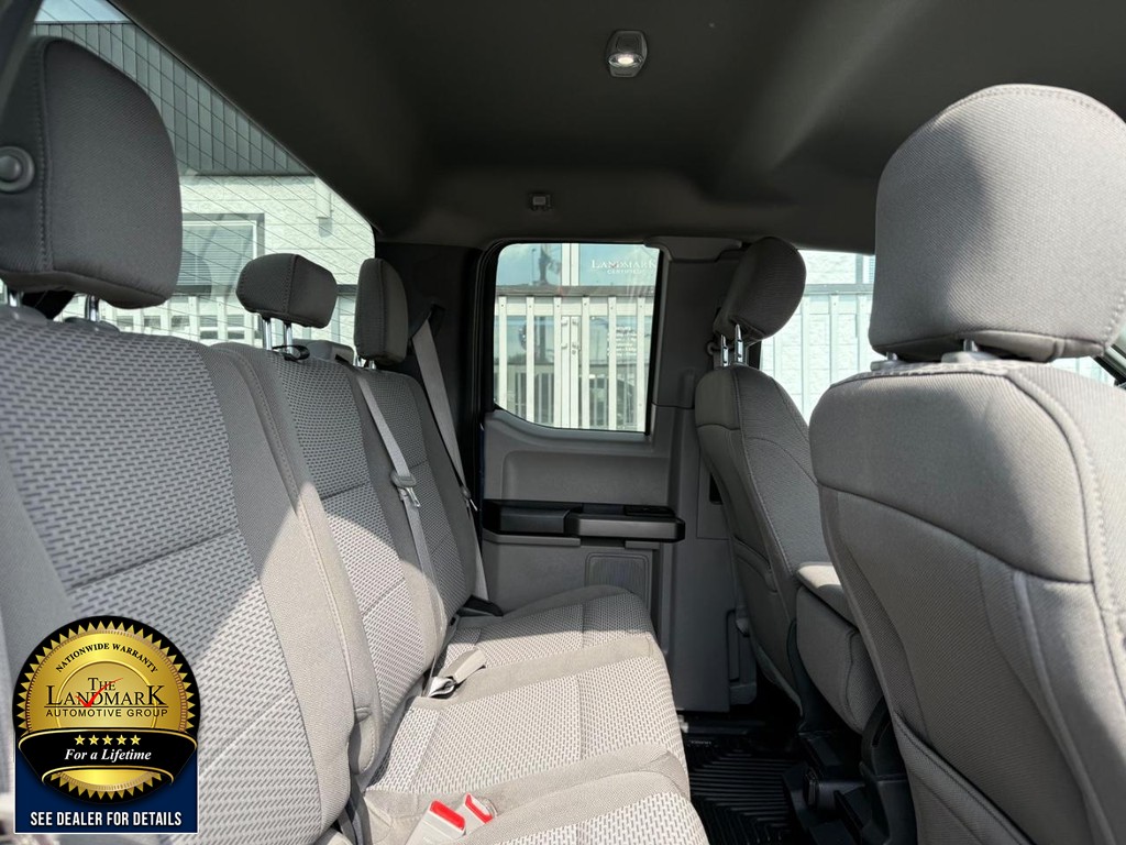 Ford F-150 Vehicle Full-screen Gallery Image 15