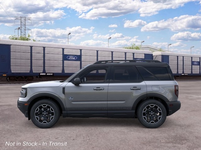 Ford Bronco Sport Vehicle Full-screen Gallery Image 3