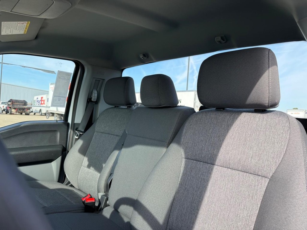 Ford Super Duty F-250 SRW Vehicle Full-screen Gallery Image 9