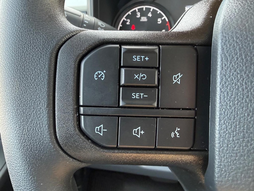Ford Super Duty F-250 SRW Vehicle Full-screen Gallery Image 10