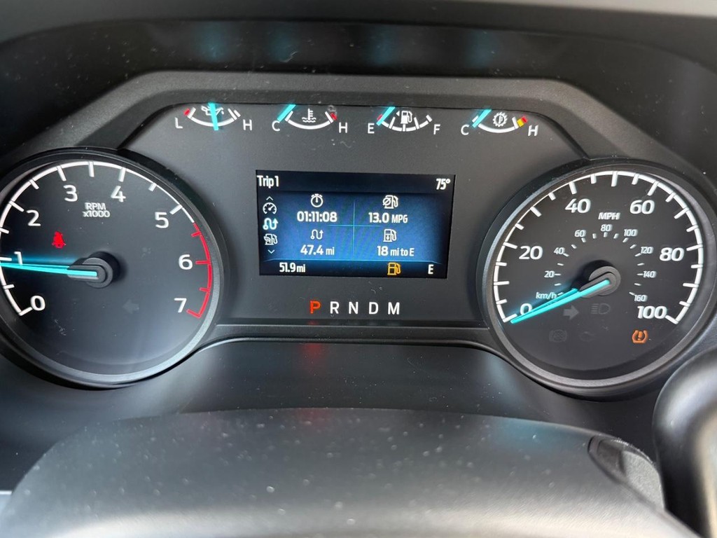 Ford Super Duty F-250 SRW Vehicle Full-screen Gallery Image 12