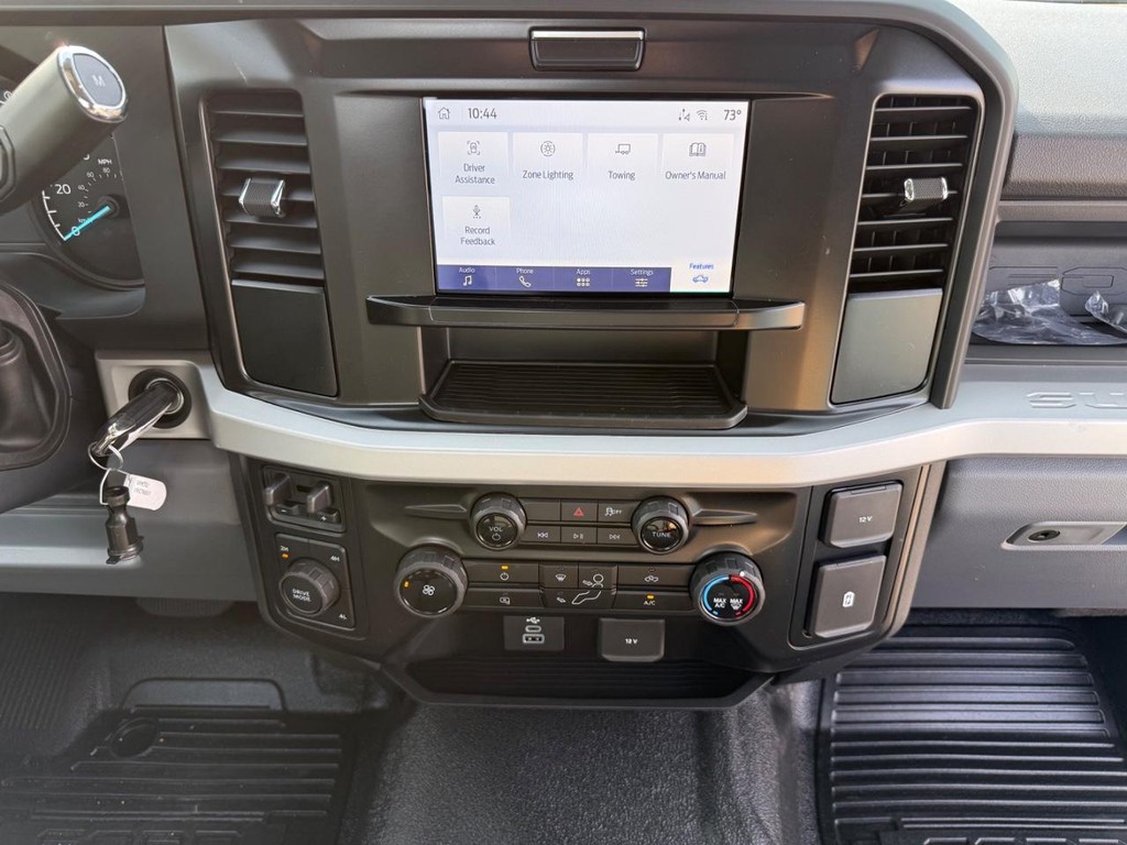 Ford Super Duty F-250 SRW Vehicle Full-screen Gallery Image 17