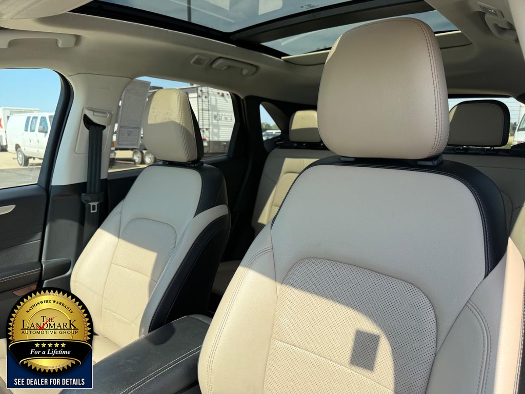 Ford Escape Vehicle Full-screen Gallery Image 09
