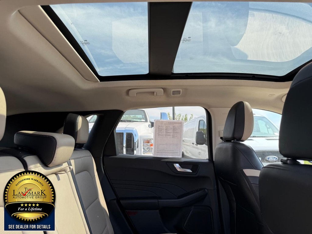 Ford Escape Vehicle Full-screen Gallery Image 15