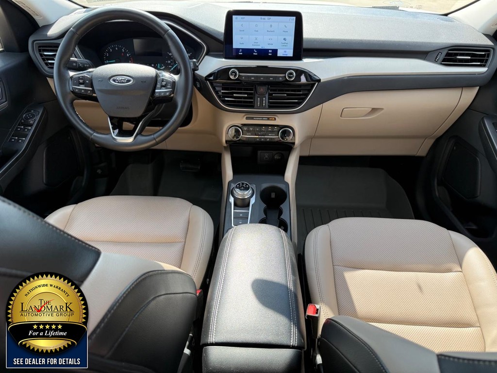 Ford Escape Vehicle Full-screen Gallery Image 16