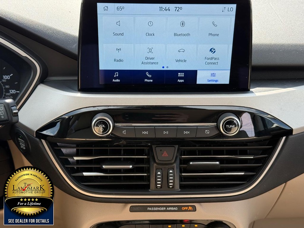 Ford Escape Vehicle Full-screen Gallery Image 18