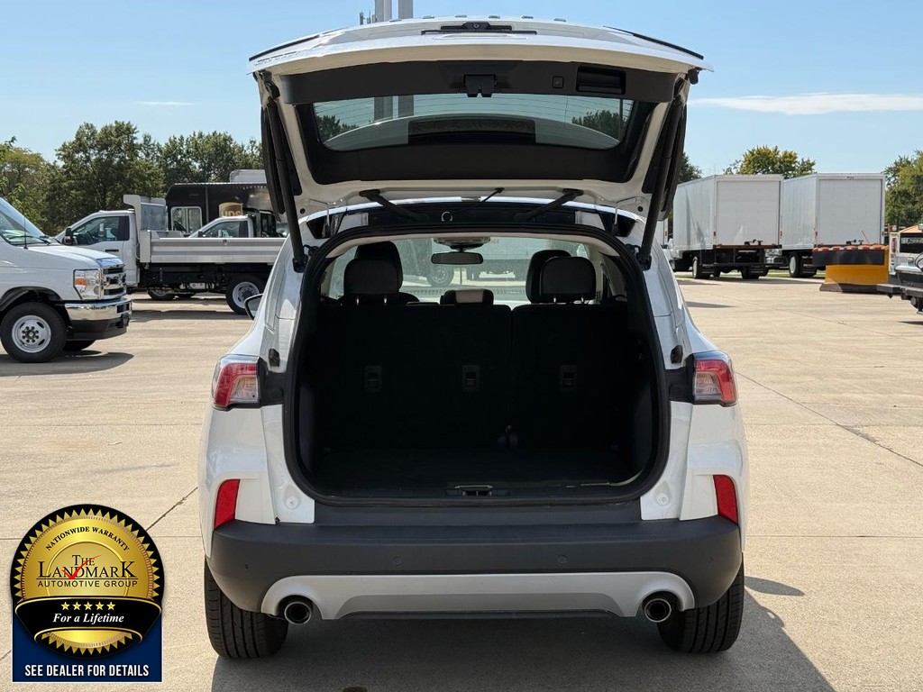 Ford Escape Vehicle Full-screen Gallery Image 19